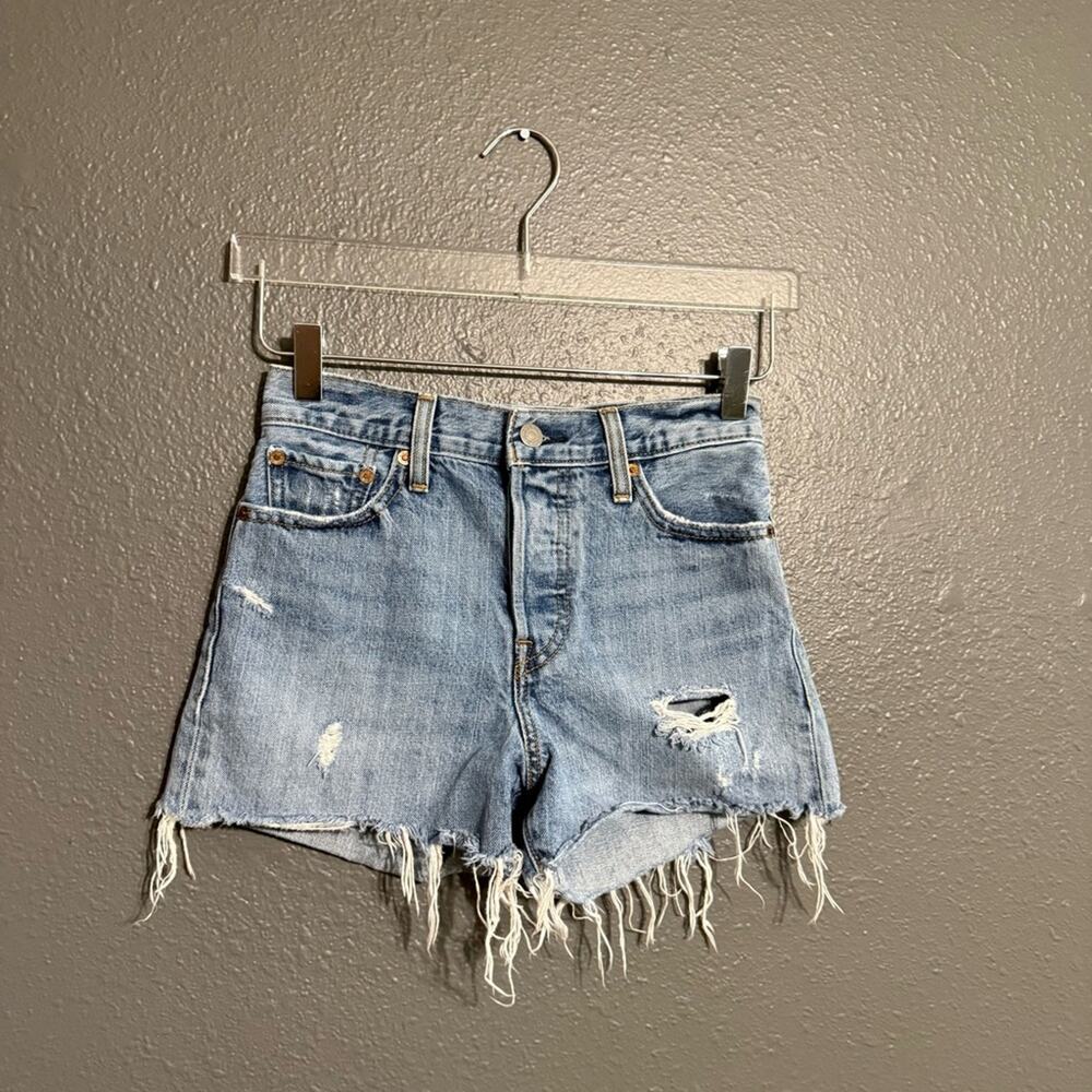 Levi's Wedgie Shorts Distressed Size 25